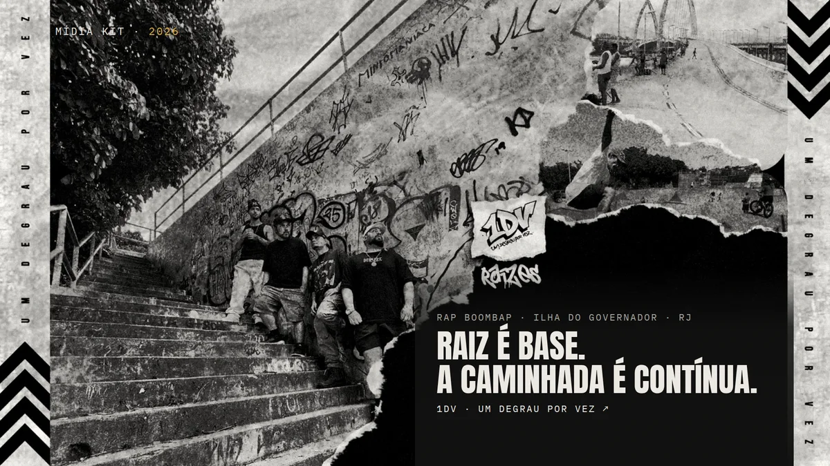 Capa do mídia kit 2026 do 1DV: o grupo na escadaria grafitada e a frase Raiz é base. A caminhada é contínua.